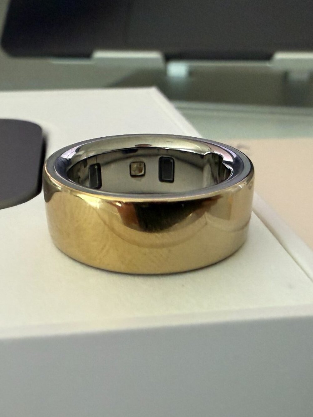 Oura Ring 4 — Size 6 | Ring + Charger & Charging Cable